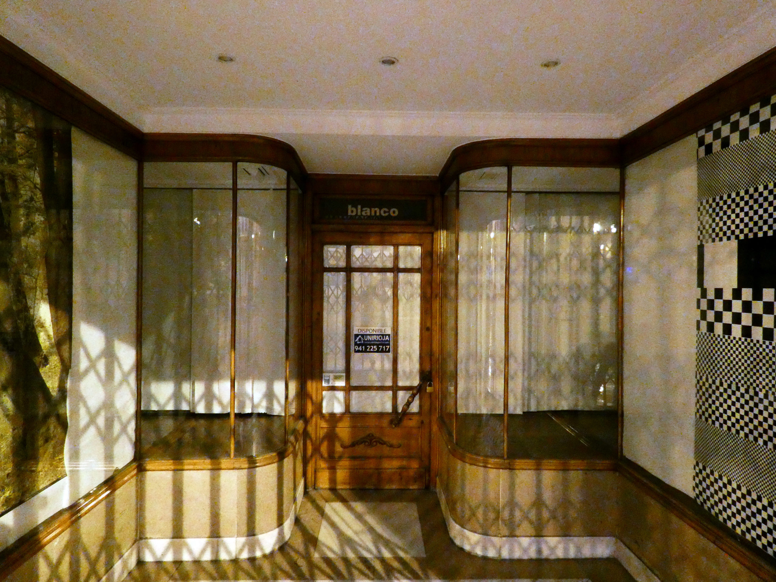 AQUELLOS MARAVILLOSOS ESCAPARATES CURVOS