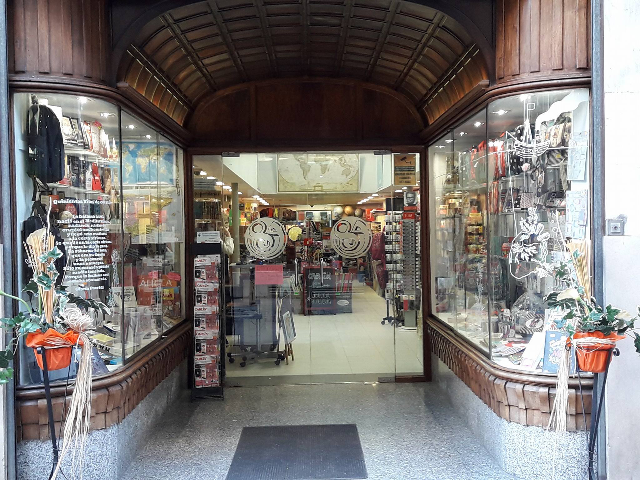 AQUELLOS MARAVILLOSOS ESCAPARATES CURVOS